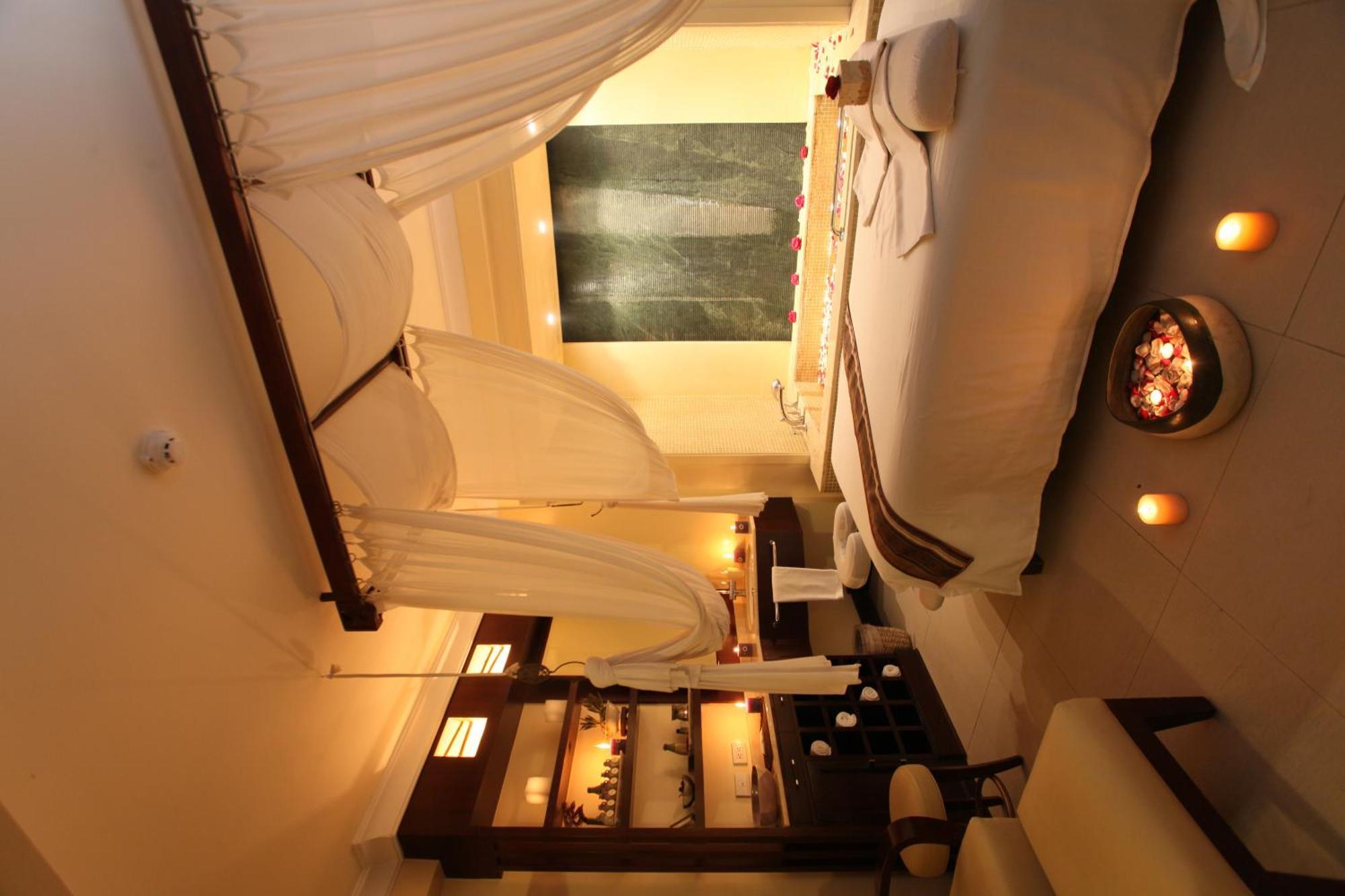 Taal Vista Hotel Tagaytay City Exterior foto A room at the spa