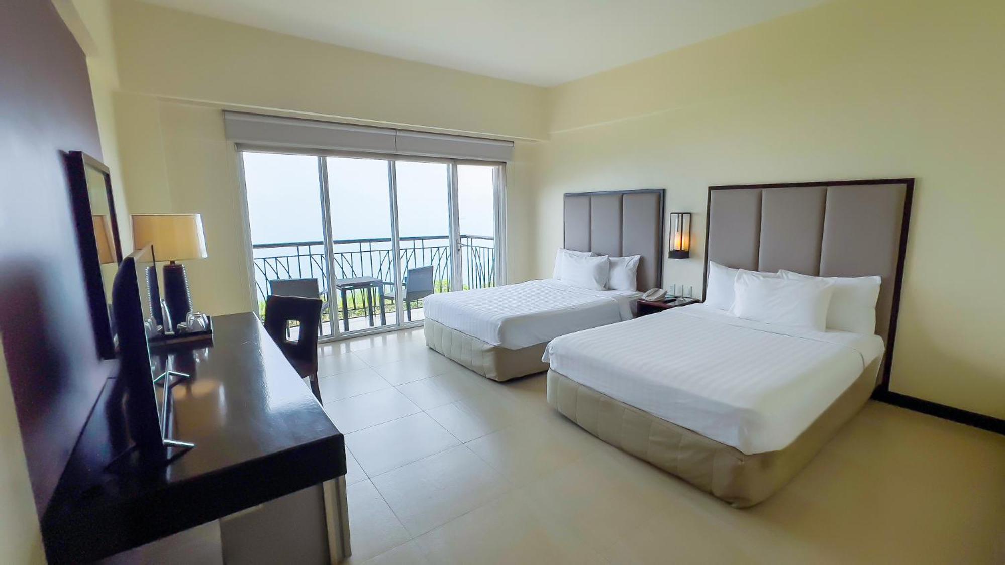 Taal Vista Hotel Tagaytay City Exterior foto Deluxe Ocean View