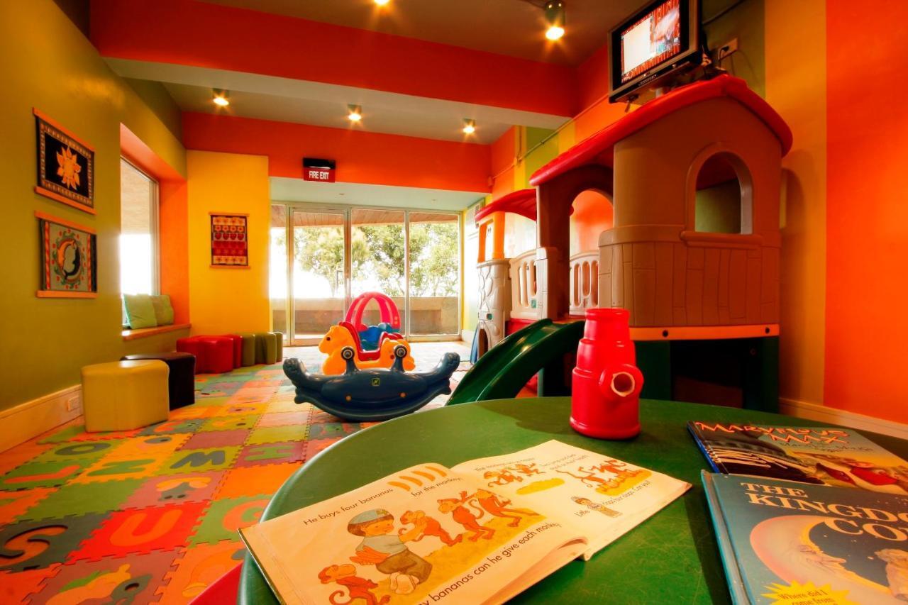 Taal Vista Hotel Tagaytay City Exterior foto A children's area at a hotel