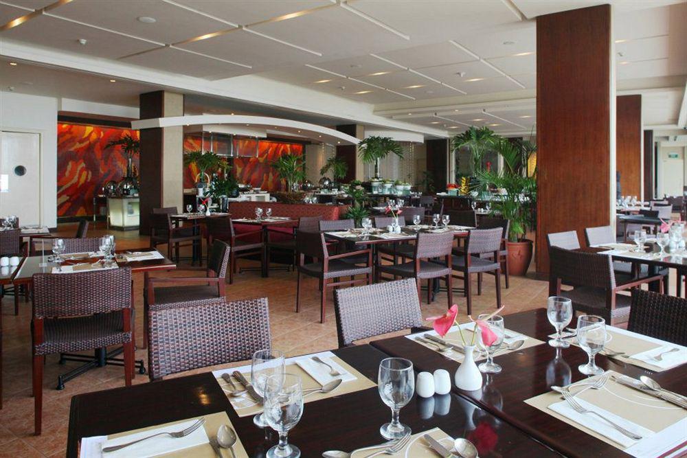 Taal Vista Hotel Tagaytay City Exterior foto The restaurant